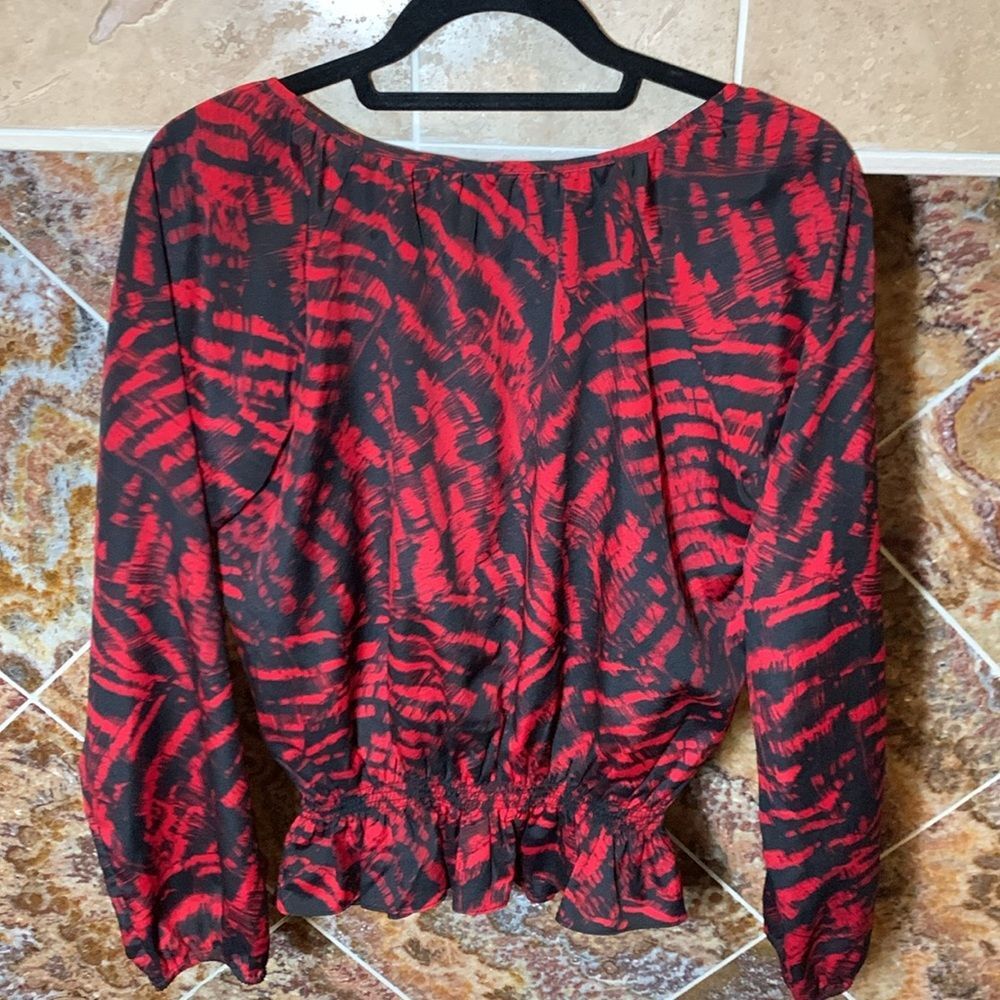MICHAEL Michael Kors Red Black Abstract Print V-Neck Smocked Waist Blouse Medium - Picture 2 of 12